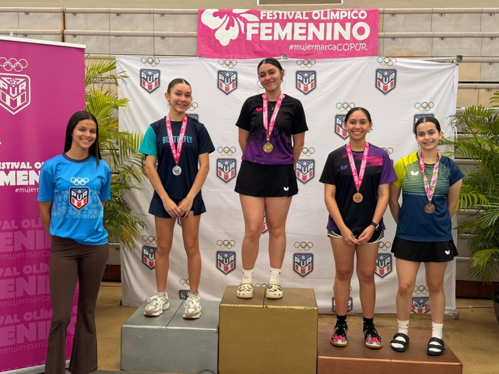 Leilanisbet en el podio tenis de mesa festival olimpico femenino