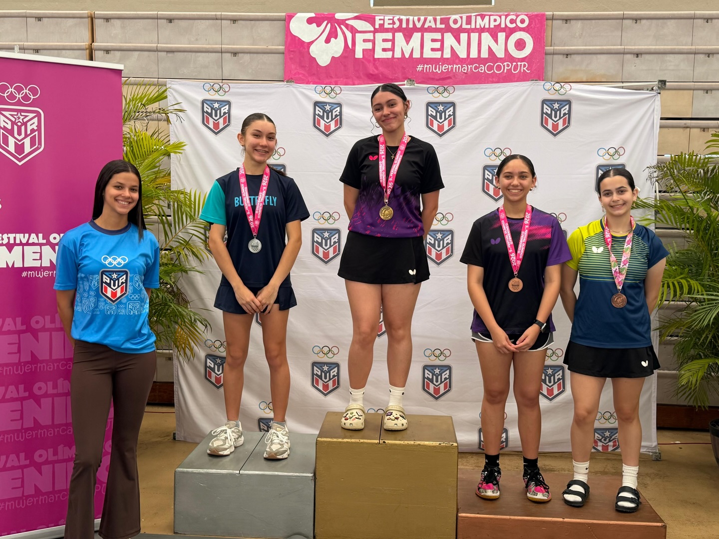 Leilanisbet en el podio tenis de mesa festival olimpico femenino